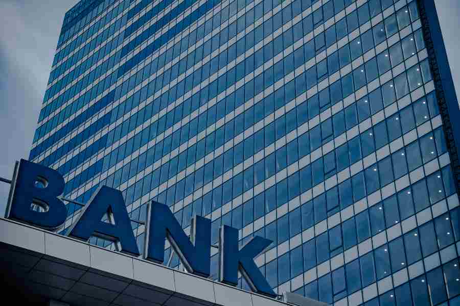 庞大的银行机构。