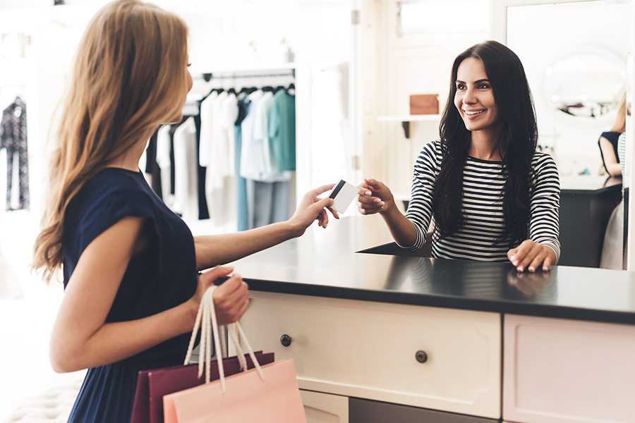 Woman paying using credit card.