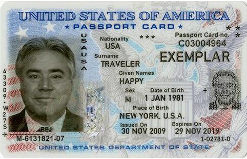 美国护照卡。