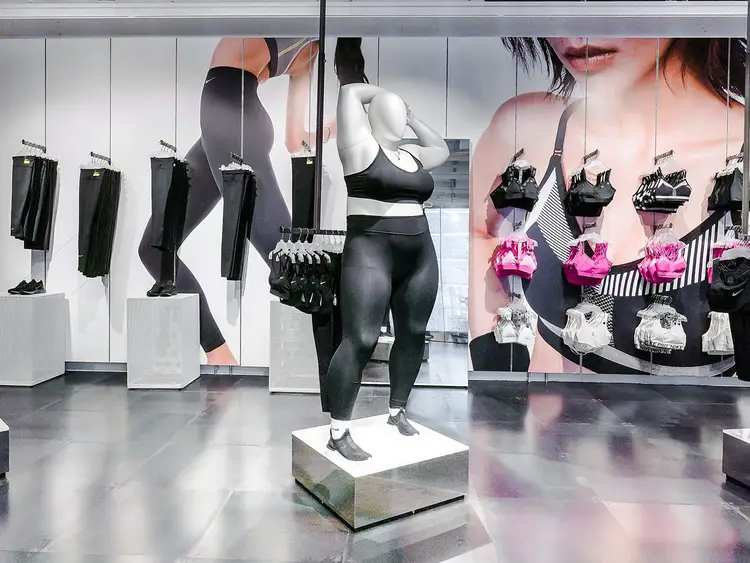 女子健身服装店。