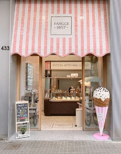 一家冰淇淋店。