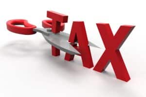 剪刀剪下了TAX这个词。