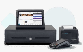 TouchBistro POS桌面终端包括平板电脑、现金抽屉、收据打印机和读卡器。