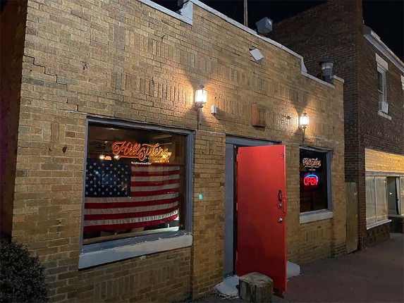 Photo of the exterior of Hillsiders dive bar in Kansas City.