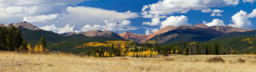 我mage of The Rocky Mountains in the Fall in Colorado.