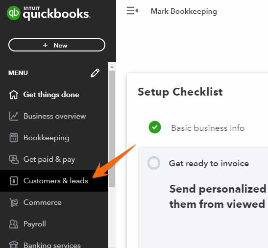 屏幕显示如何导航到the customer list in QuickBooks Online.