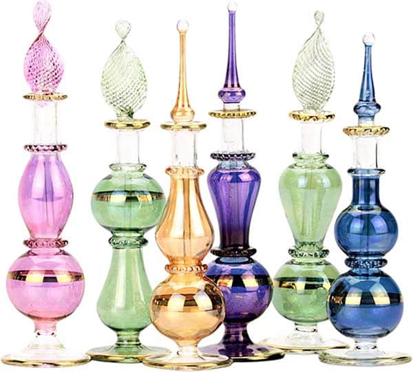 五彩缤纷的埃及玻璃香水瓶。